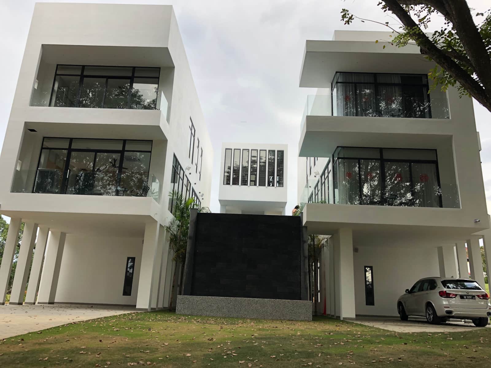 Front of the villa by day